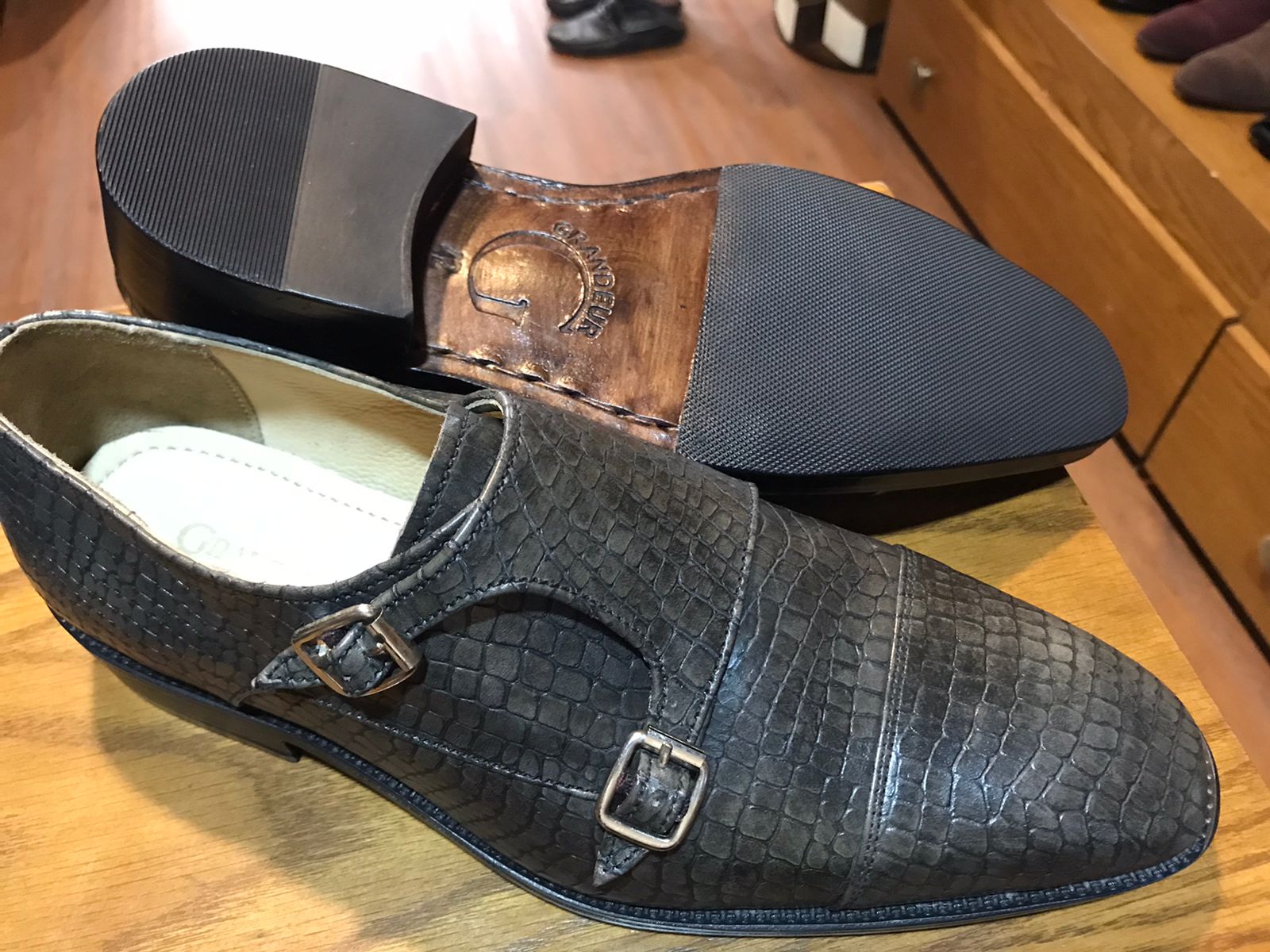 Double Buckel Crocodile Grey